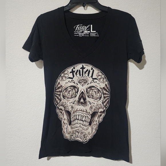 Fatal Clothing Tops - 🎀 Junior's Black Skull Graphic V-Neck Tee Size: Large🎀